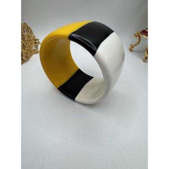 Vintage Retro Lucite Striped Chunky Bangle Bracelet Yellow White And Black - Picture 6 of 6
